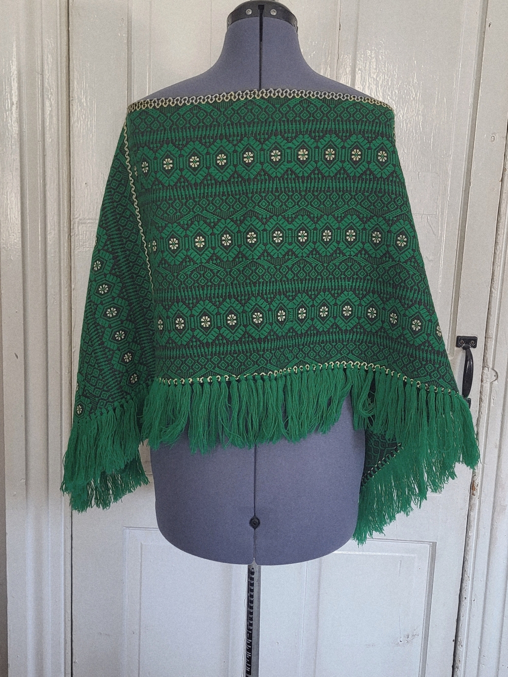 70s Vintage Green White Fringed Geometric Hippie Boho Women’s Poncho